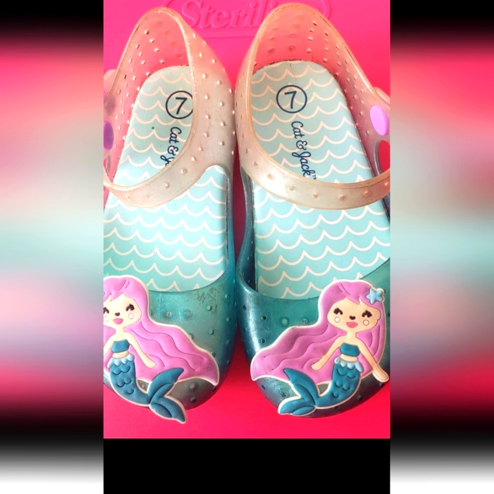 Girls sandals